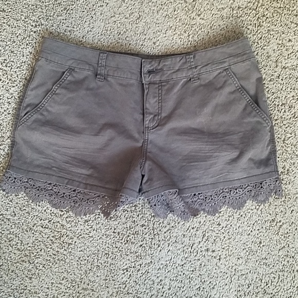 Shorts - Picture 2 of 4